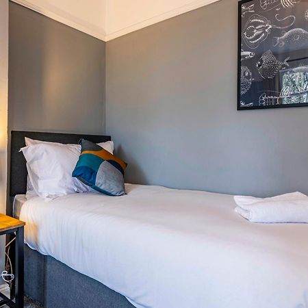Lovely 4Bdr Home- Off Street Parking Sleeps 7 نوتينغهام المظهر الخارجي الصورة