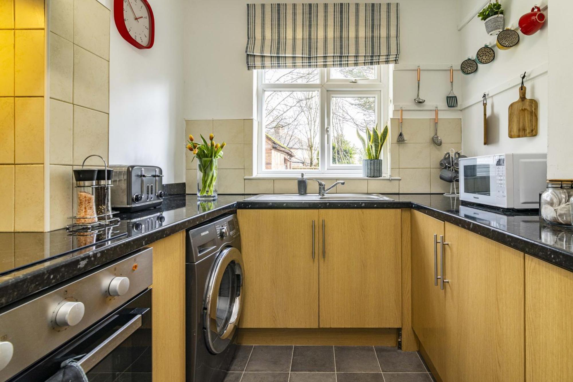 Lovely 4Bdr Home- Off Street Parking Sleeps 7 نوتينغهام المظهر الخارجي الصورة