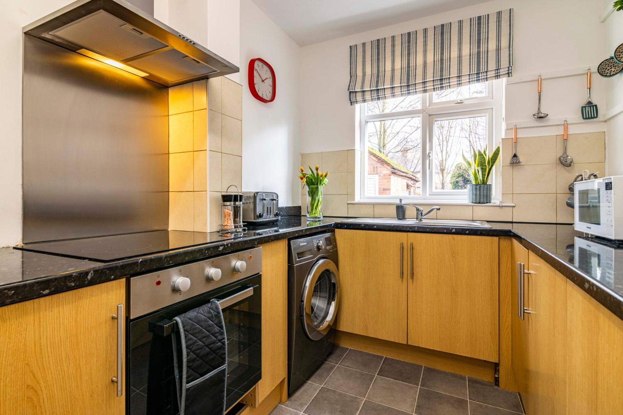 Lovely 4Bdr Home- Off Street Parking Sleeps 7 نوتينغهام المظهر الخارجي الصورة