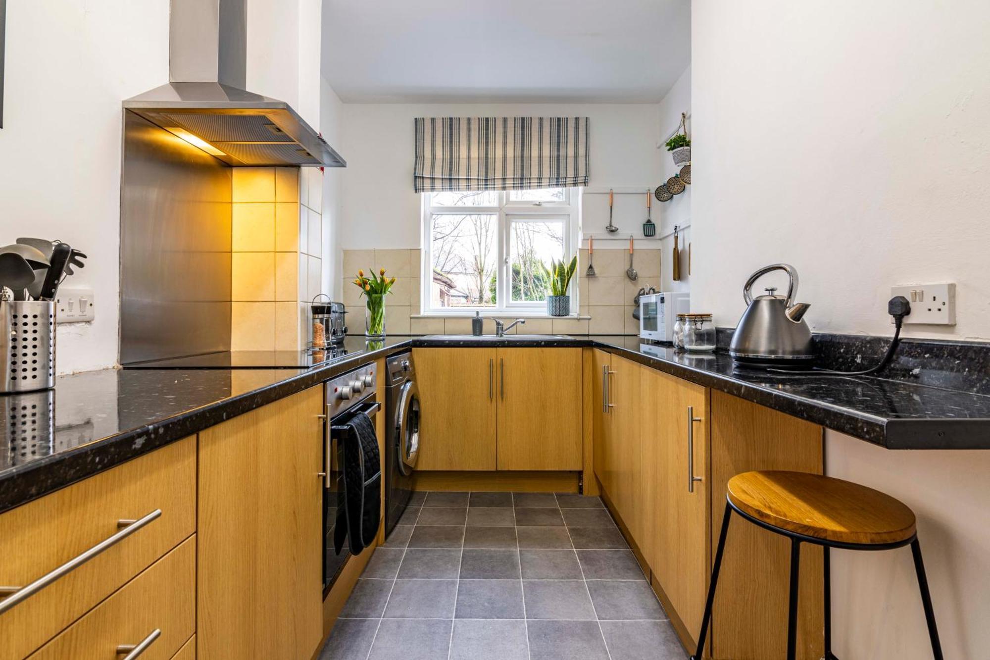Lovely 4Bdr Home- Off Street Parking Sleeps 7 نوتينغهام المظهر الخارجي الصورة