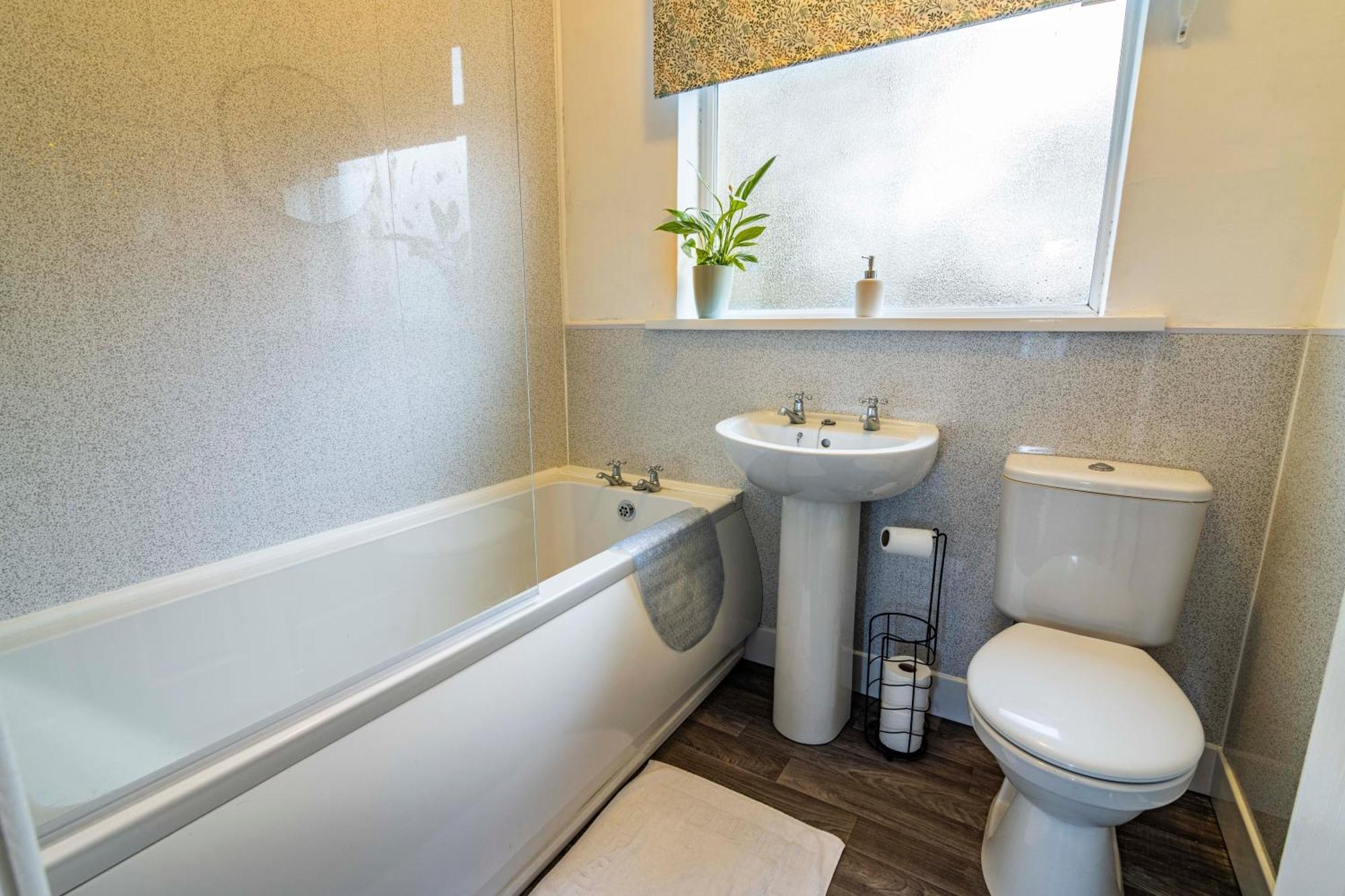 Lovely 4Bdr Home- Off Street Parking Sleeps 7 نوتينغهام المظهر الخارجي الصورة